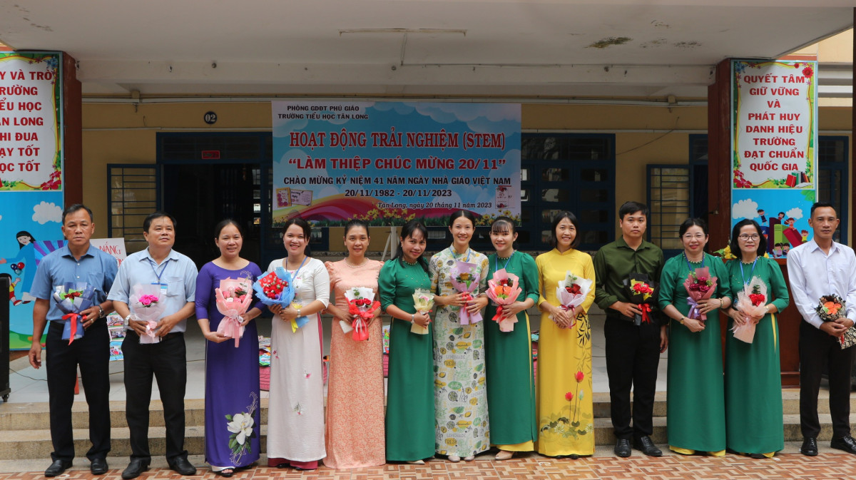 z4898941544134_7745a206b250ea39dd7388cf1e94b7f8