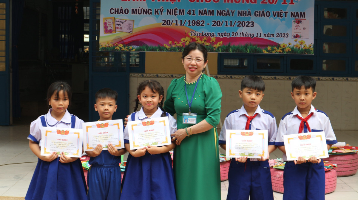 z4898941615072_7cbd4f03e5b9c7b5c89a1e10a6cab446 - Copy - Copy - Copy