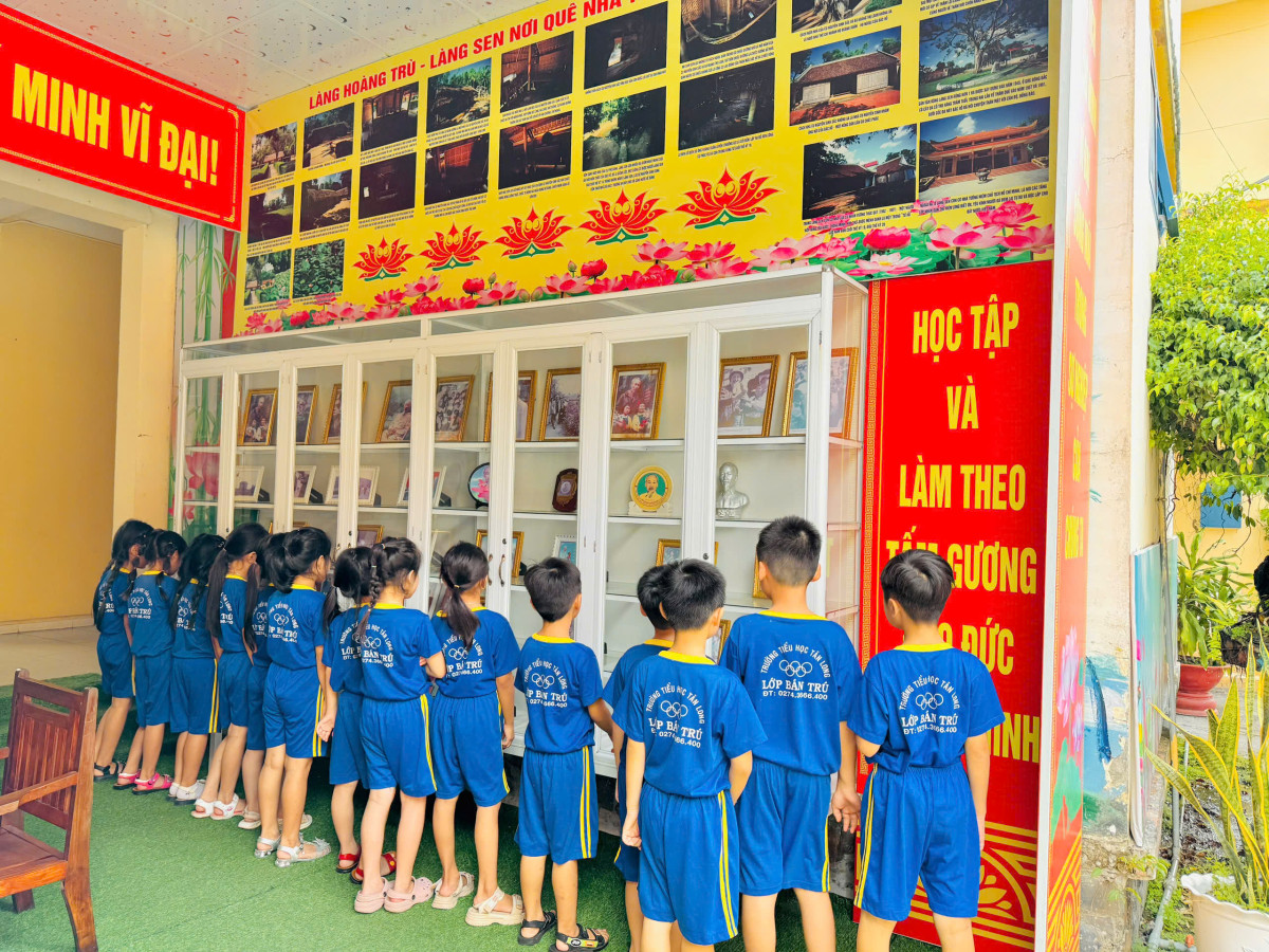 24b9f5eeeaa95ff706b8