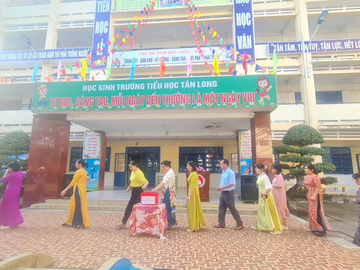 z7085544988405_40a25c8d1ddae41aeea1b472c542fe00