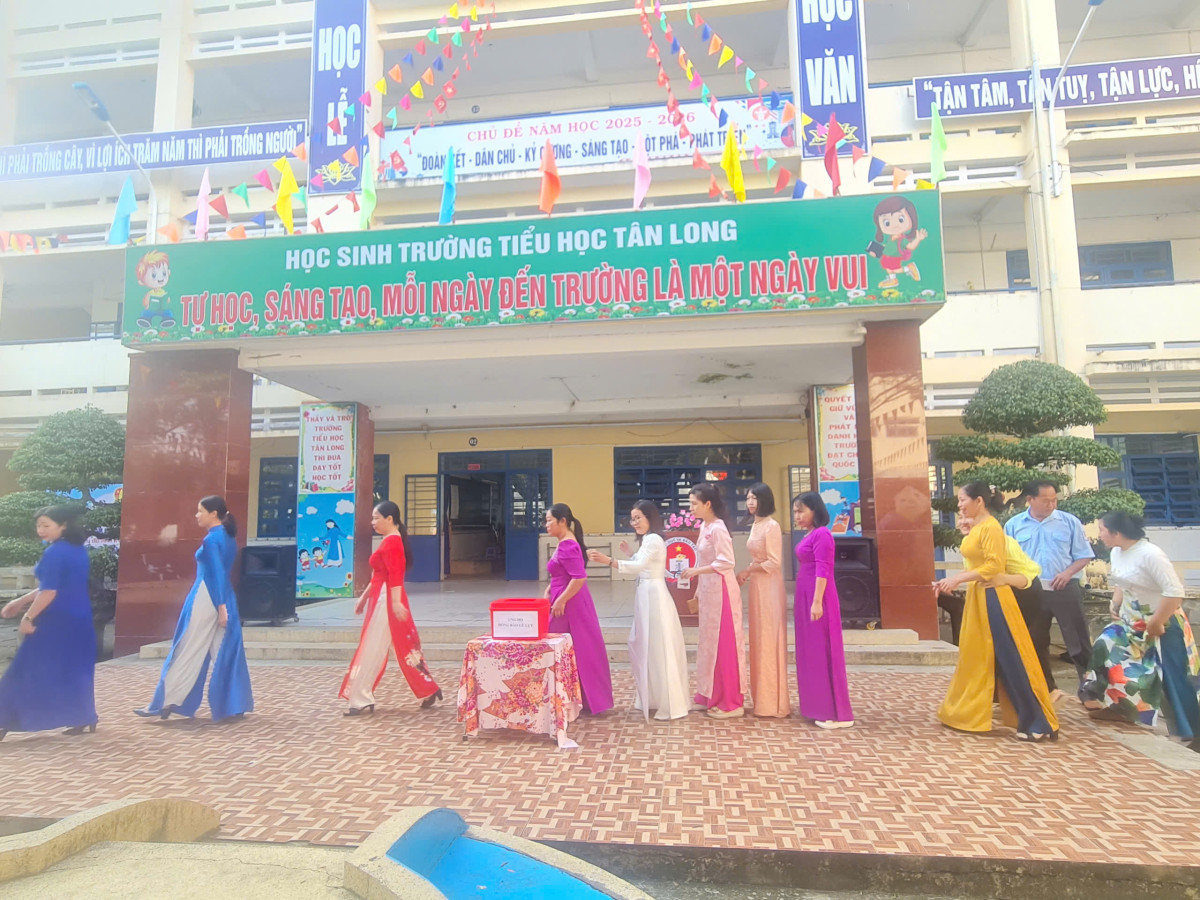 z7085544994266_43c61f6a3533fb7fe3ceb8de22d59859